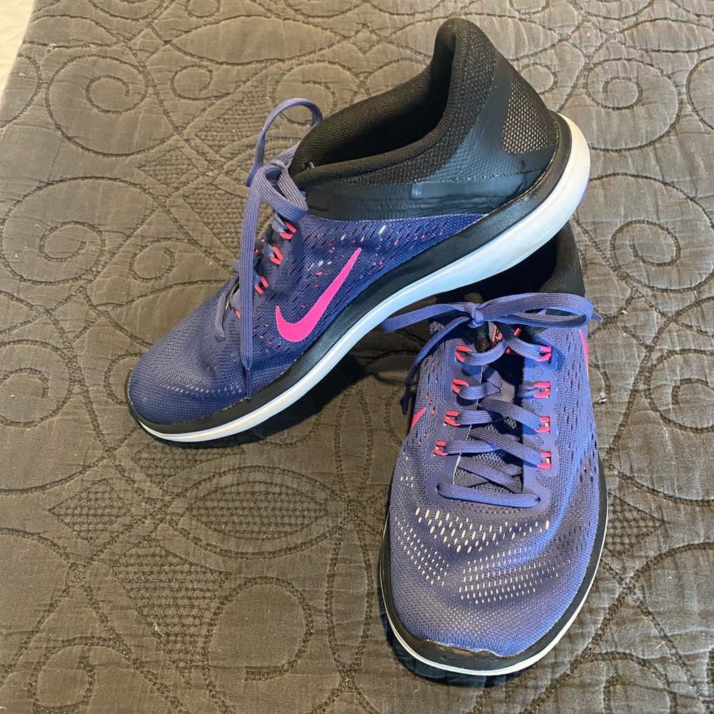 Women’s Size 8 Flex Run